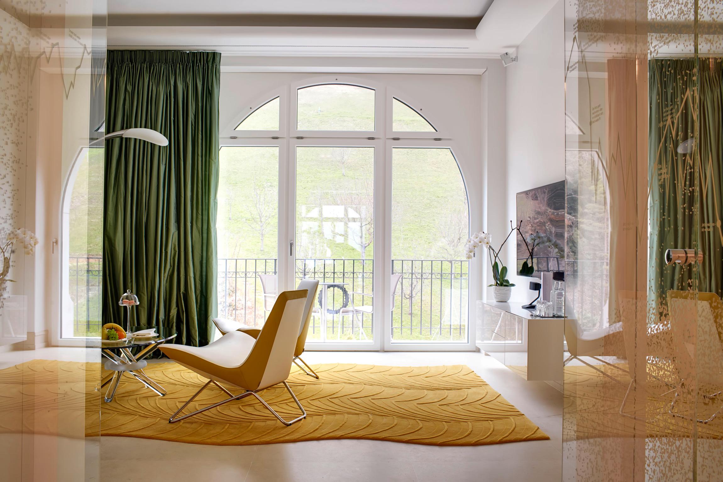 Park Hotel Vitznau: bright room with arched windows, green drapery, and chaise lounge