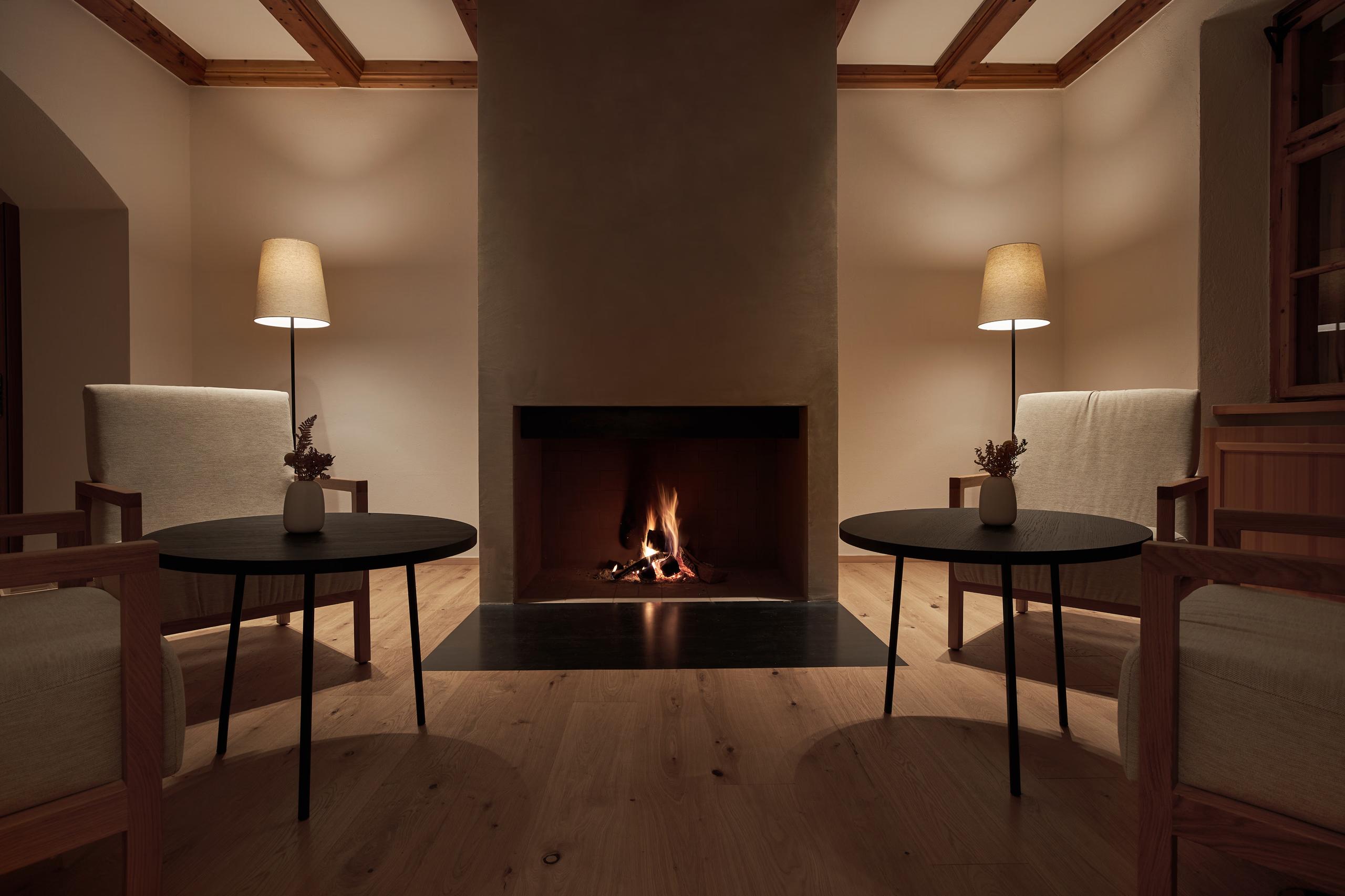 Forestis: a spa or wellness room with light wood surfaces, a cushioned bench, and a single framed mountain view