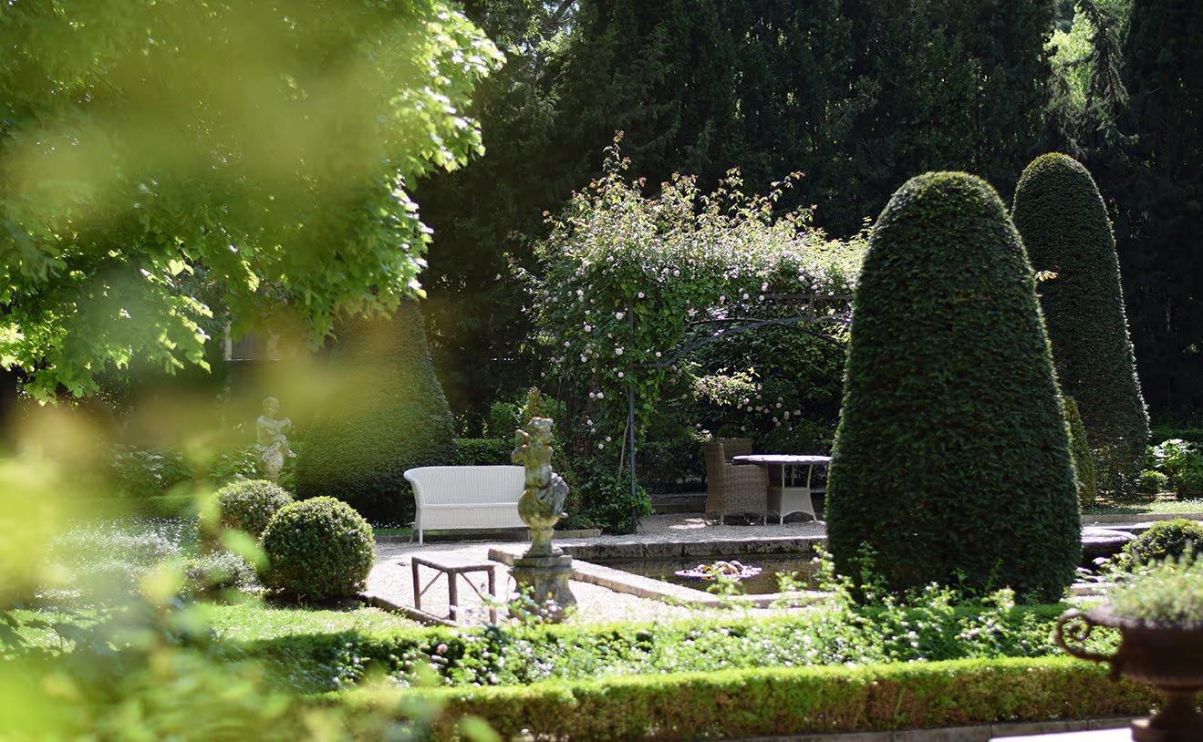 Gardens and a pool among the stone mas at Baumanière