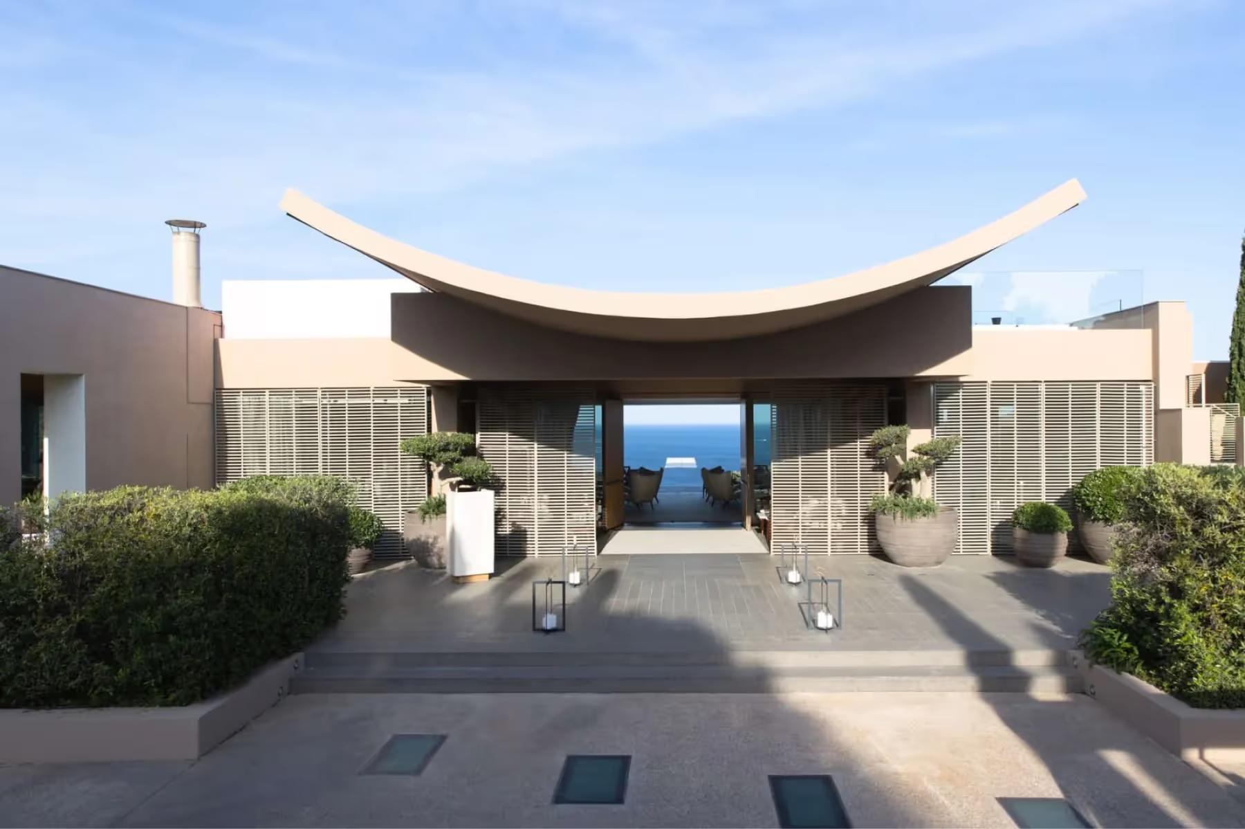 La Réserve Ramatuelle: a curved dark pavilion opens onto the Mediterranean Sea and coastline