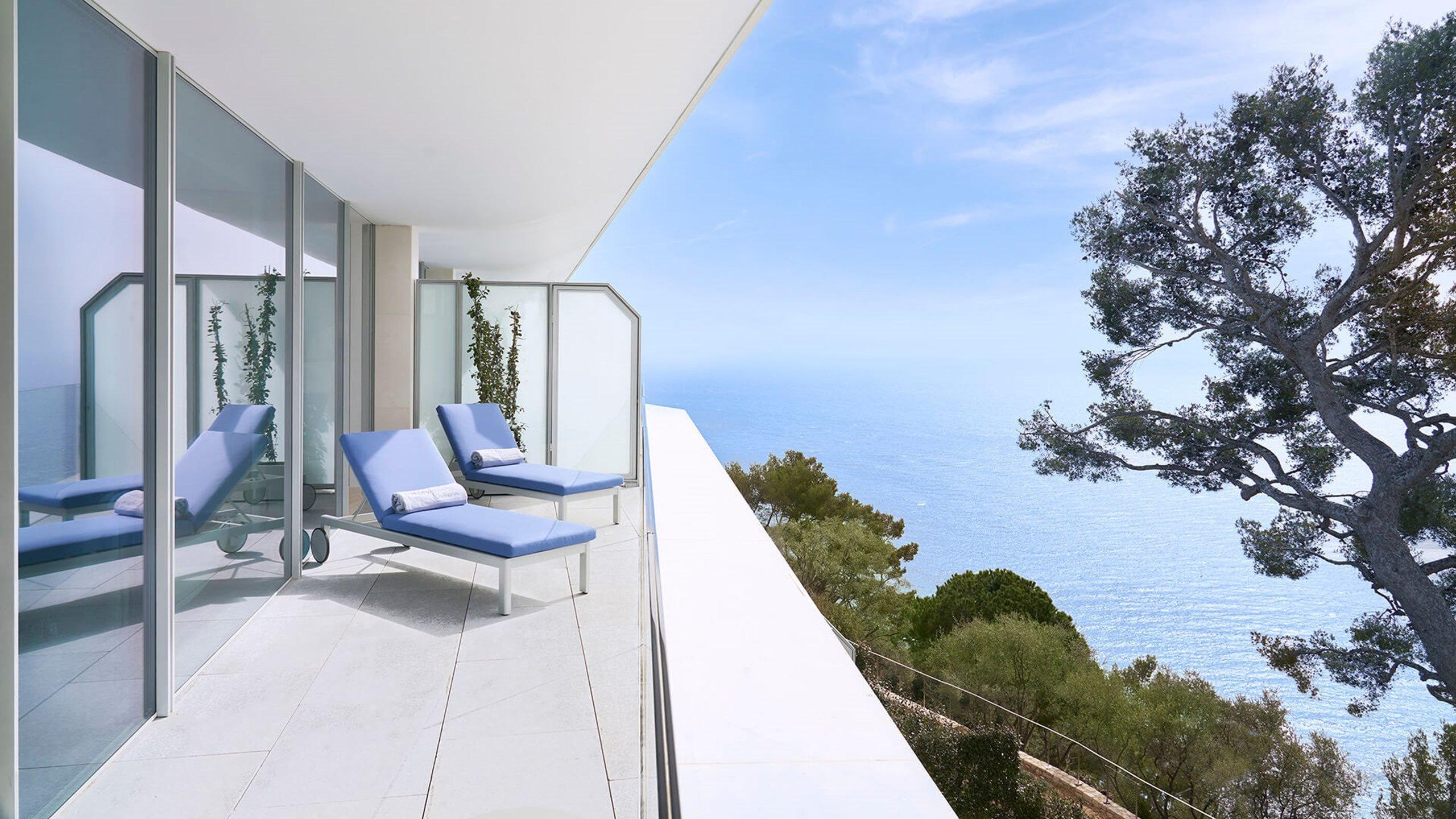 Maybourne Riviera: balcony with two lounge chairs overlooking Mediterranean
