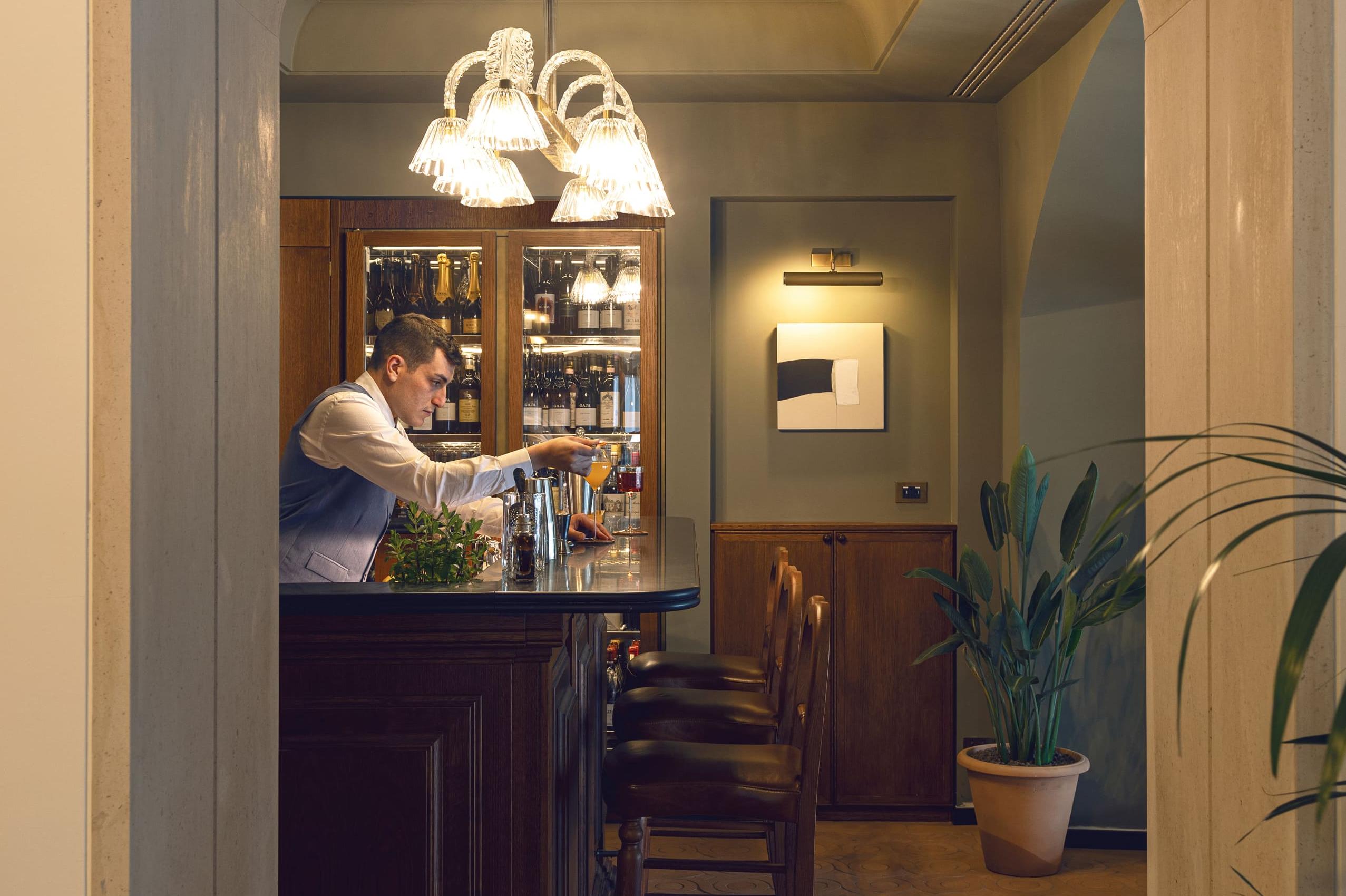 Splendido Mare: bar area viewed from hall with bar shelving