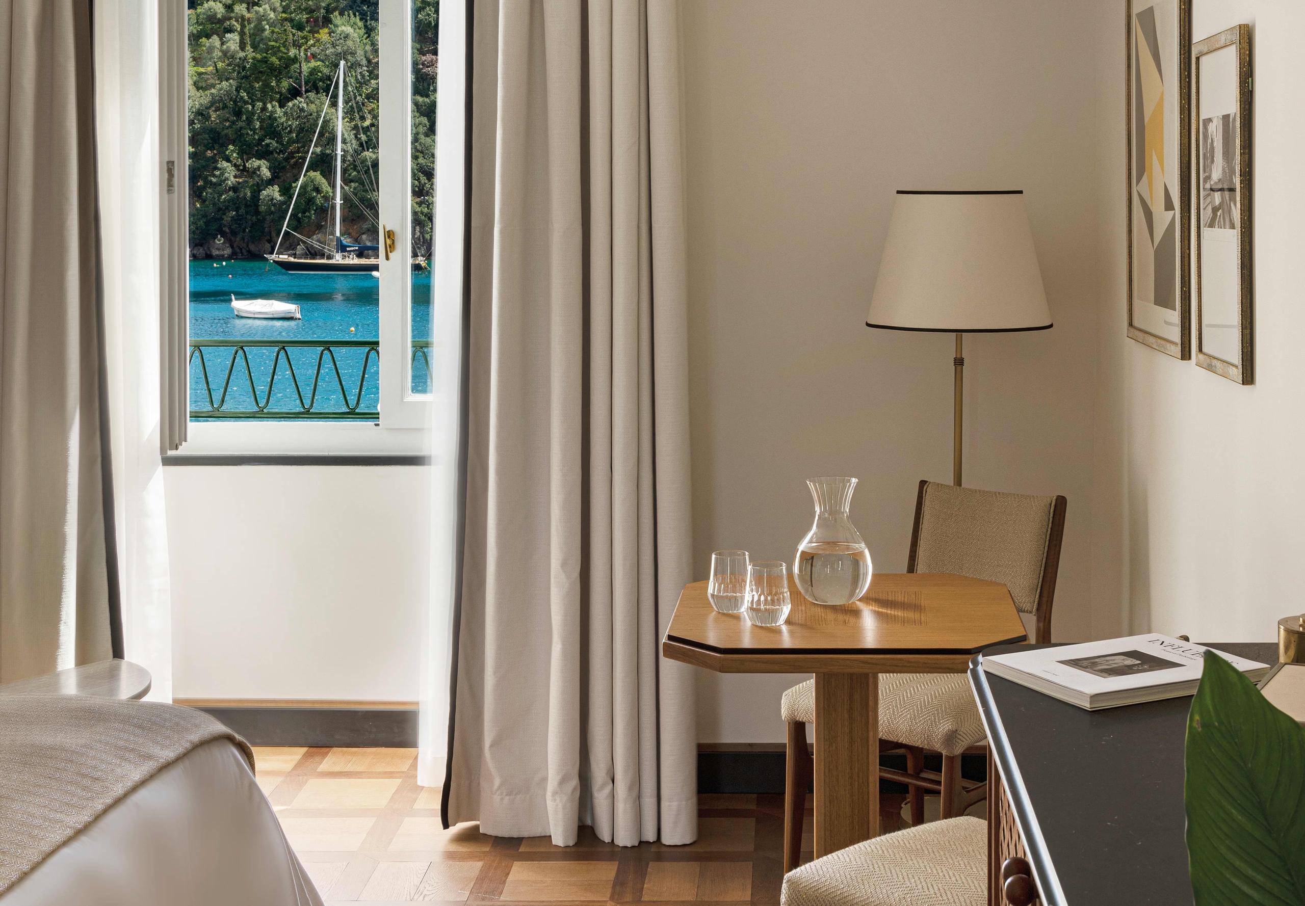 Splendido Mare: suite with sea-view balcony, chair, and wooden table