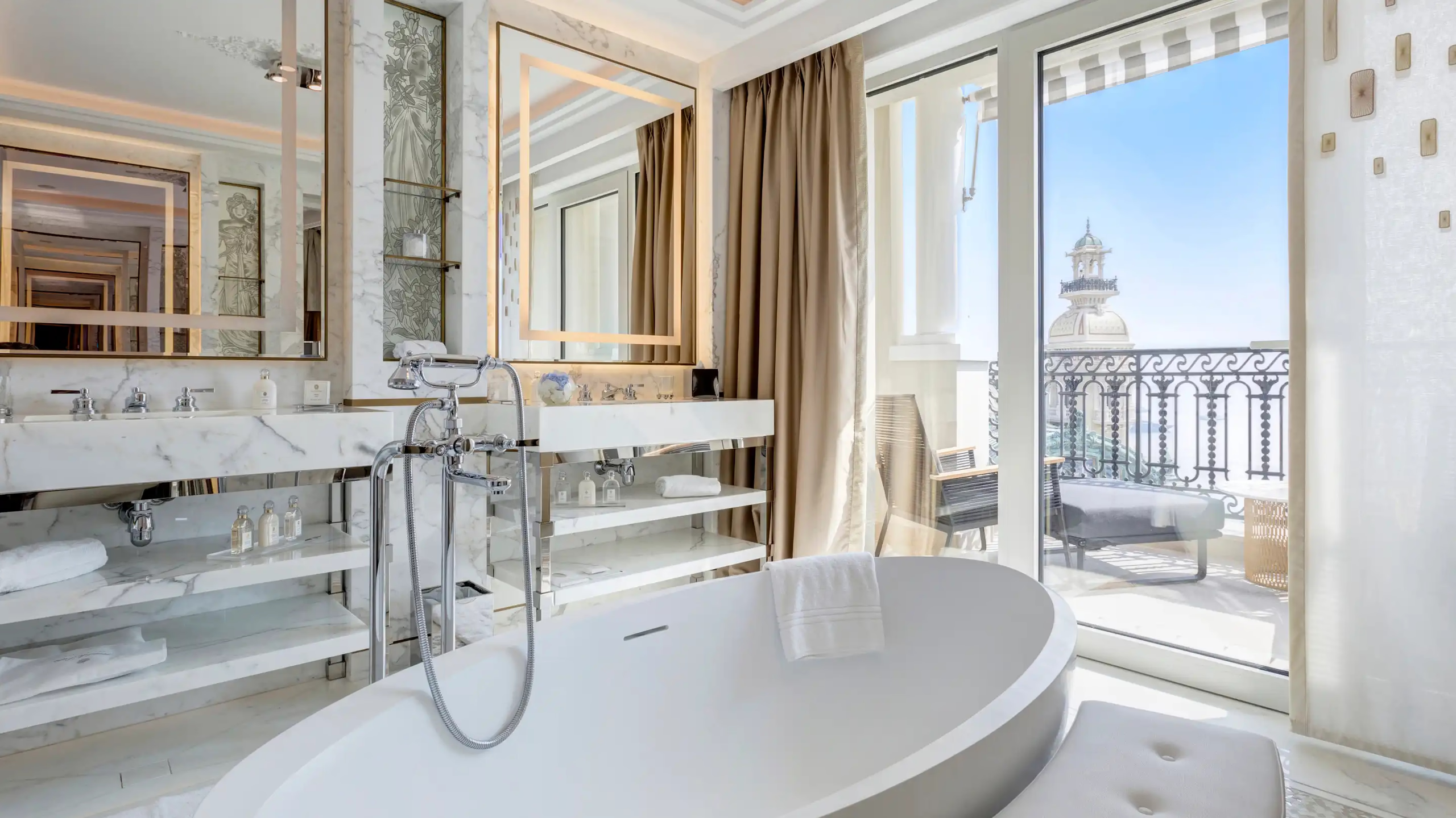 Hôtel de Paris Monte-Carlo: bathroom in white marble with soaking tub and balcony door overlooking the sea