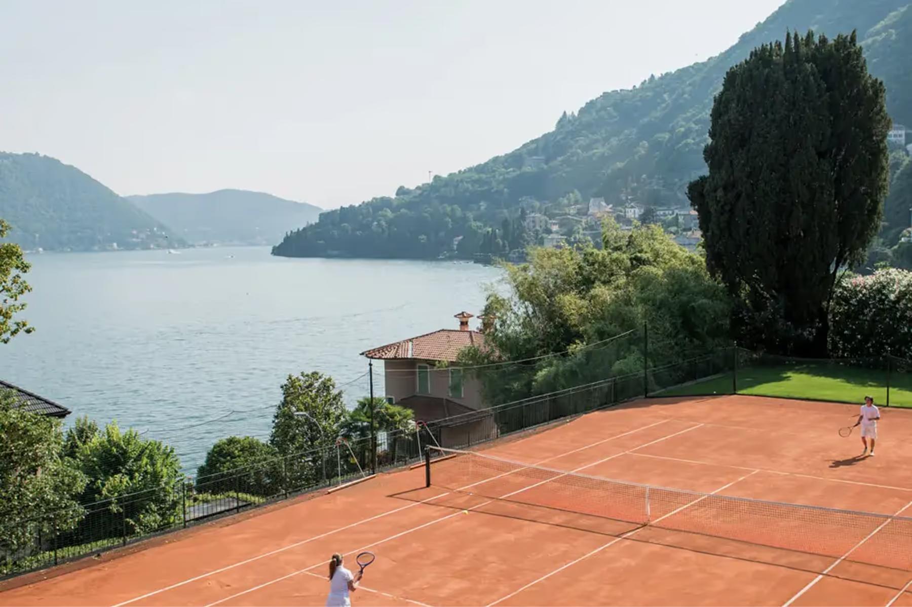 Passalacqua: a clay tennis court with lake and mountain scenery on the opposite shore