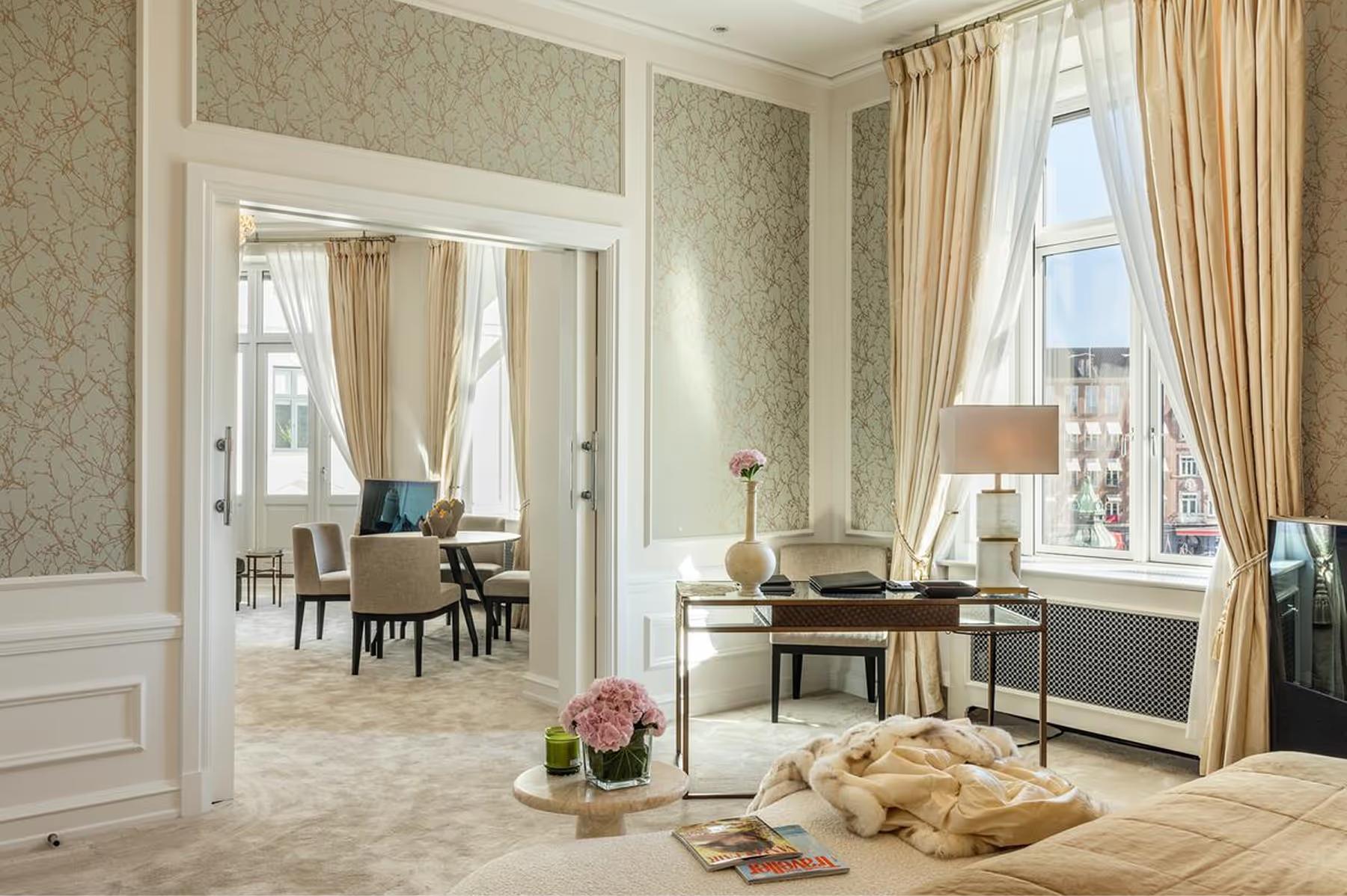Anteroom opening onto dressing table with vanity mirror and seating