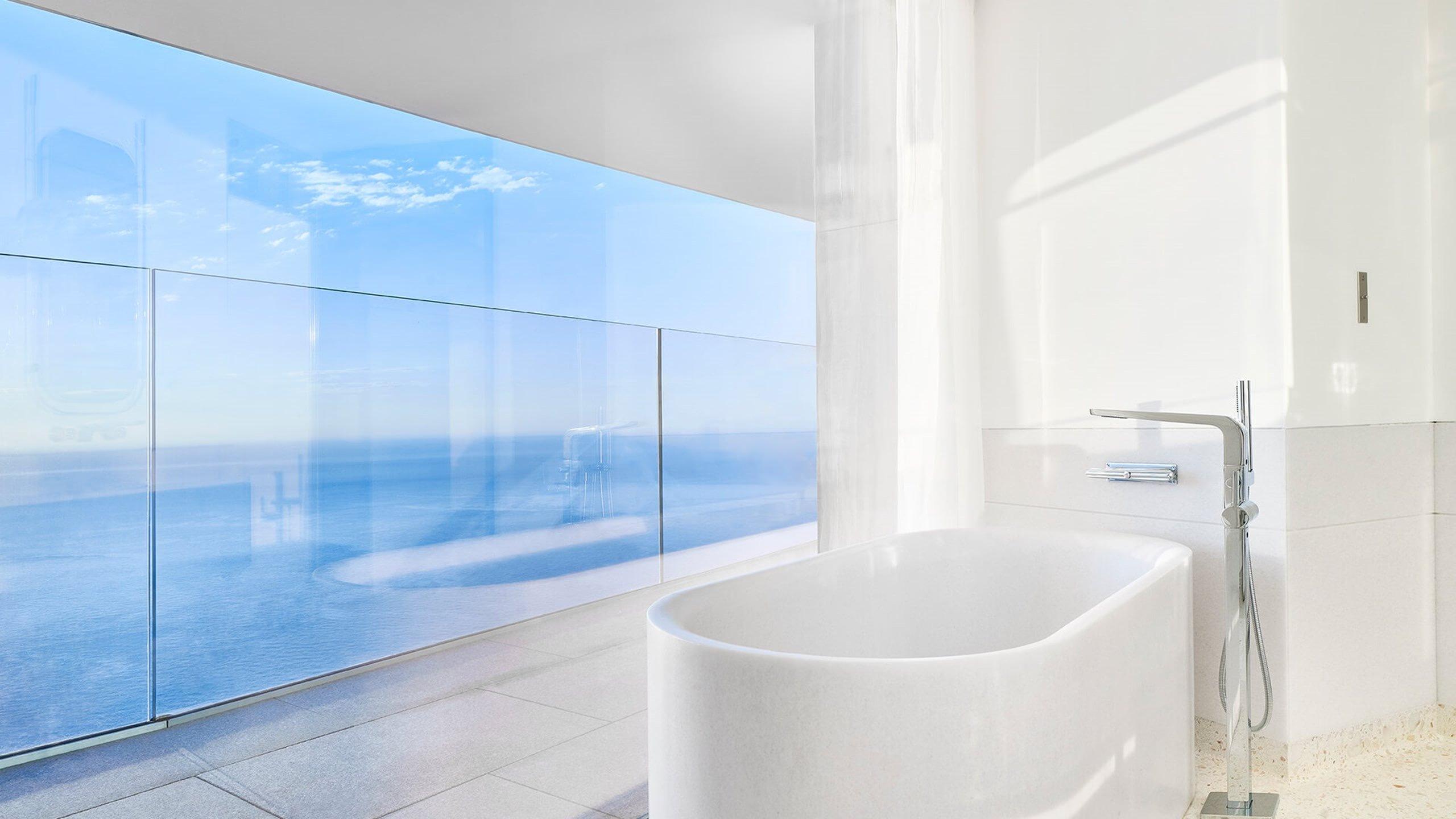 Maybourne Riviera: bathroom with freestanding tub and sea views