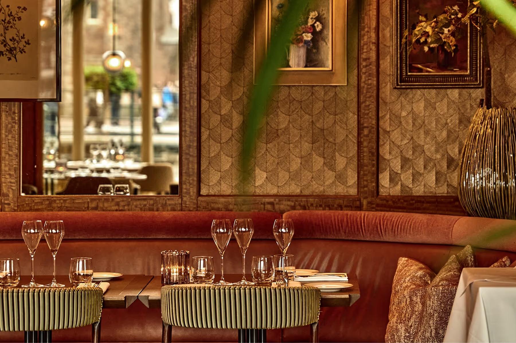 De L’Europe Amsterdam: lounge bar with decorative mirrors, wood-paneled walls, and curated antique furnishings