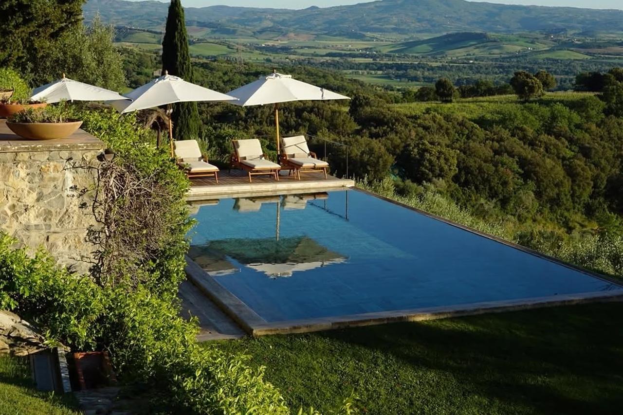 A hilltop pool over the Tuscan countryside