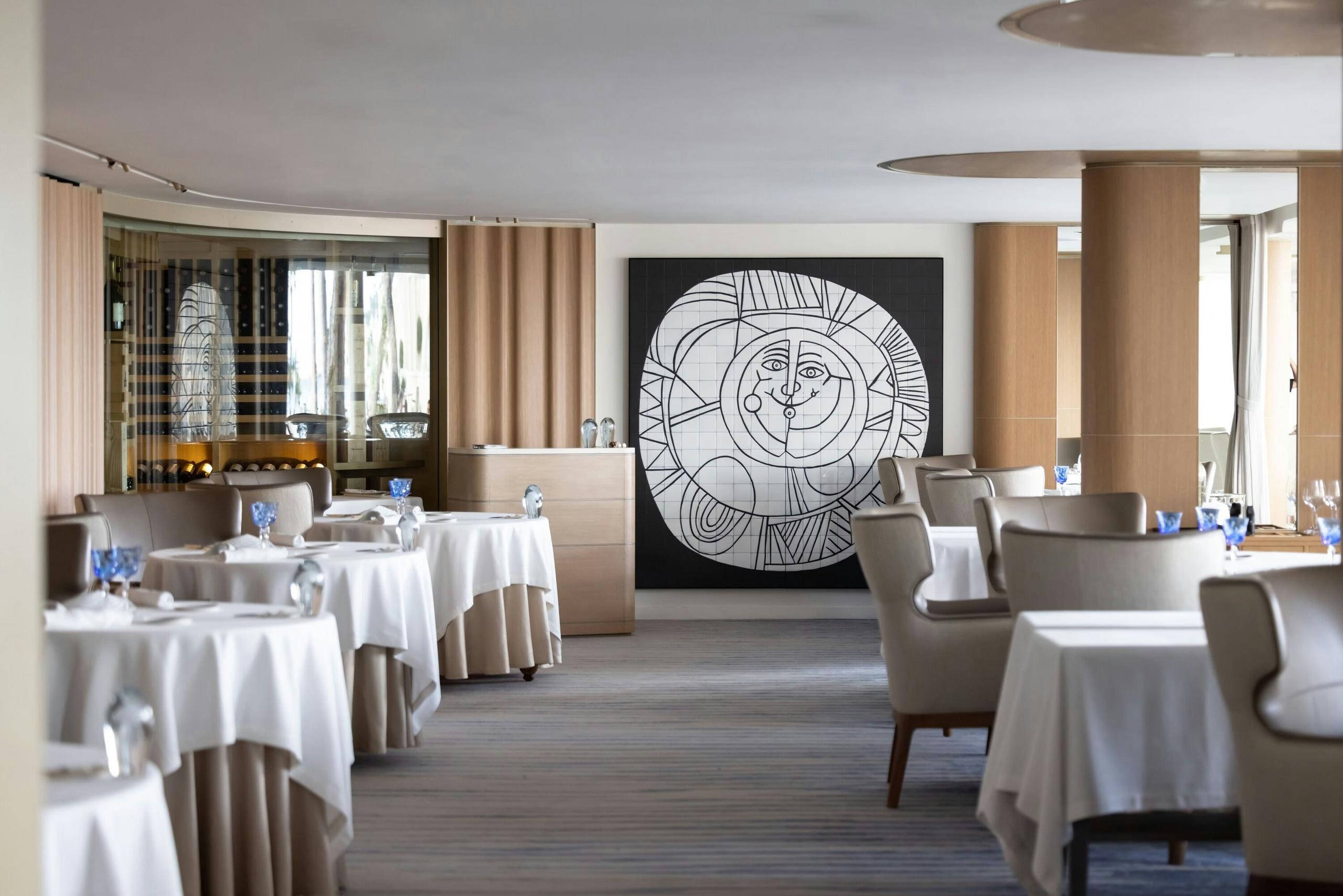 Cheval Blanc St-Tropez: fine dining room with pendant lights and modern artwork