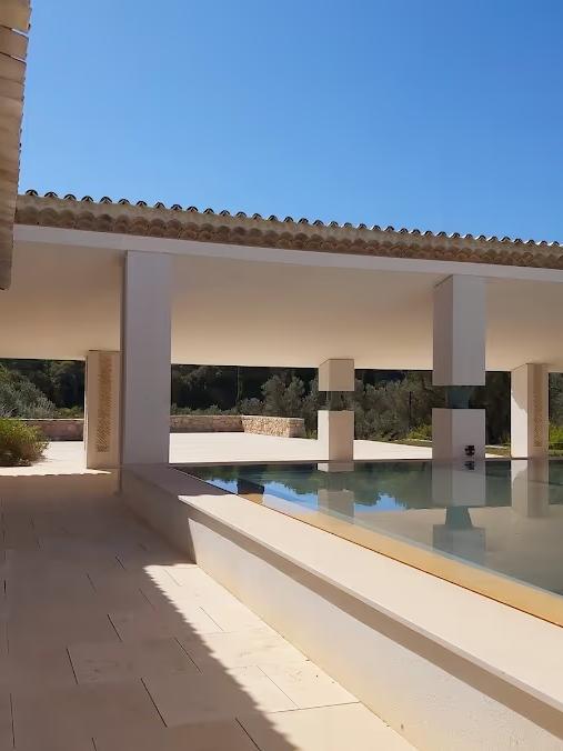 The water courtyard at the Fondation Carmignac
