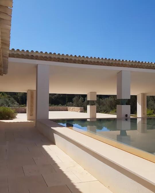 The water courtyard at the Fondation Carmignac