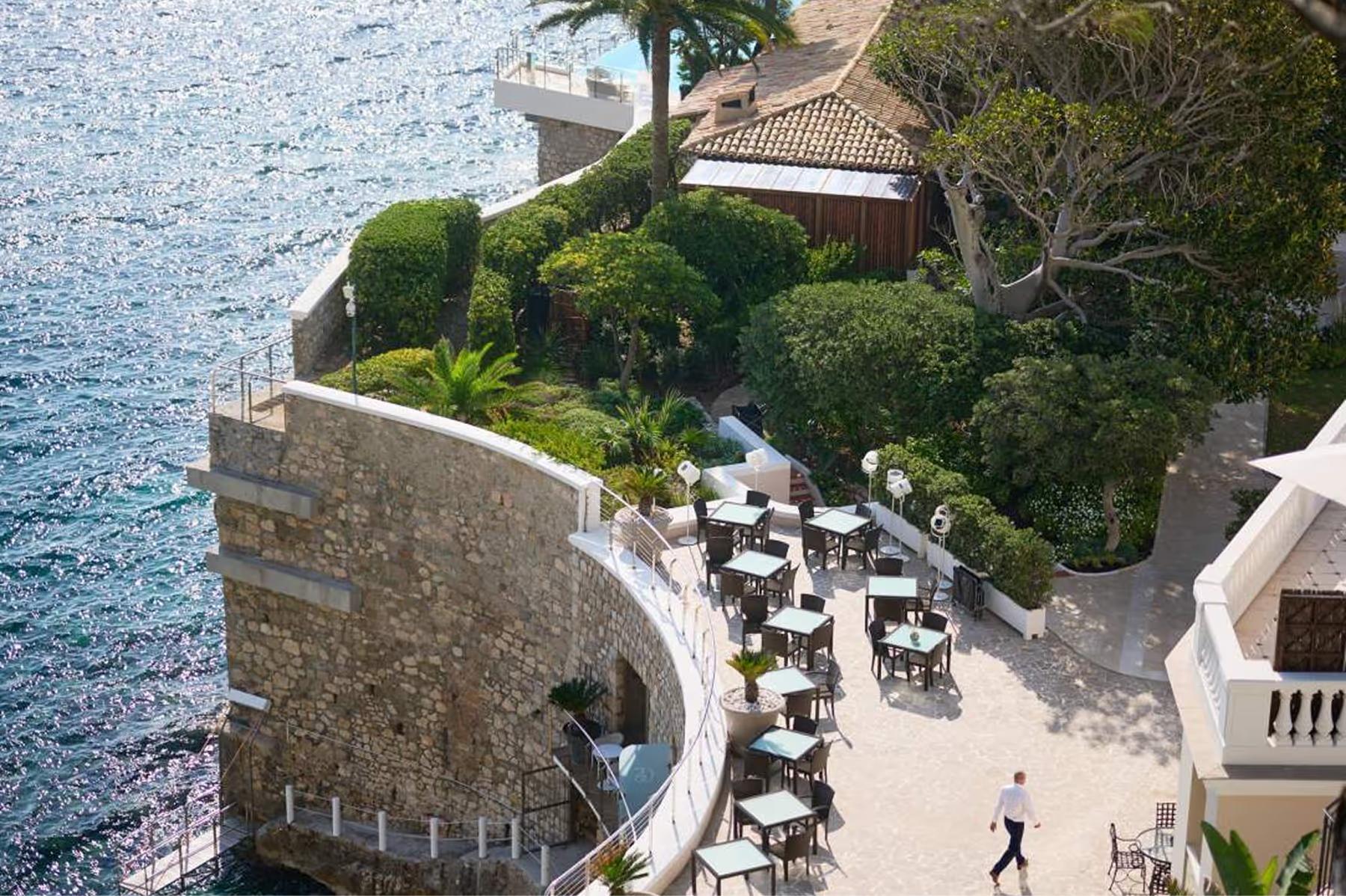 Hotel Cap-Estel: terraced seating area carved into a stone cliff overlooking the sea