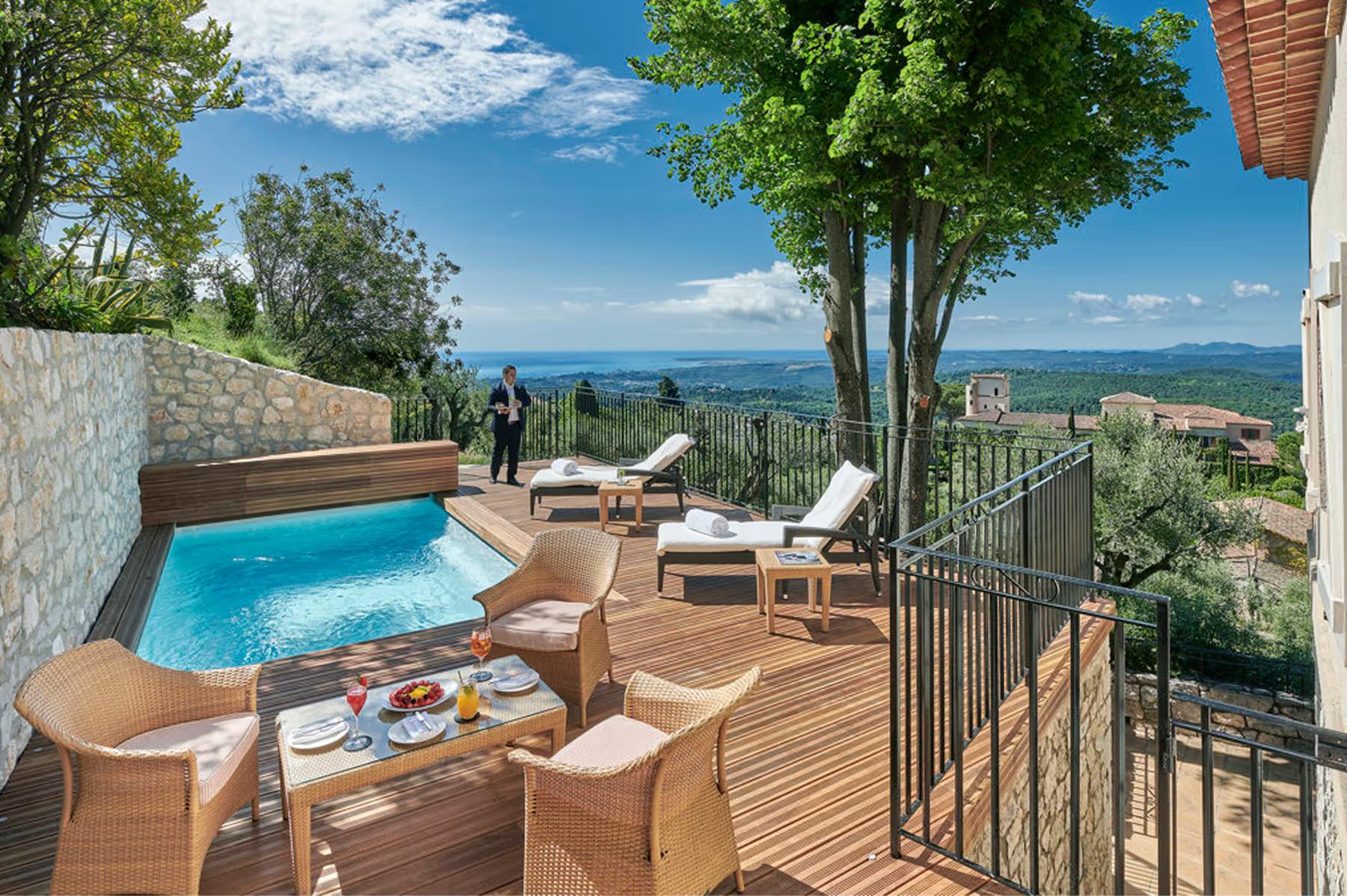 Château Saint Martin & Spa: infinity pool overlooking olive groves with mountain vistas beyond