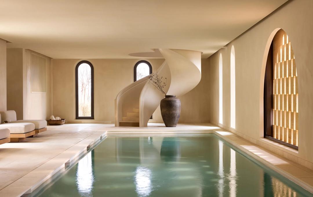 The indoor pool at the Rēsonance spa