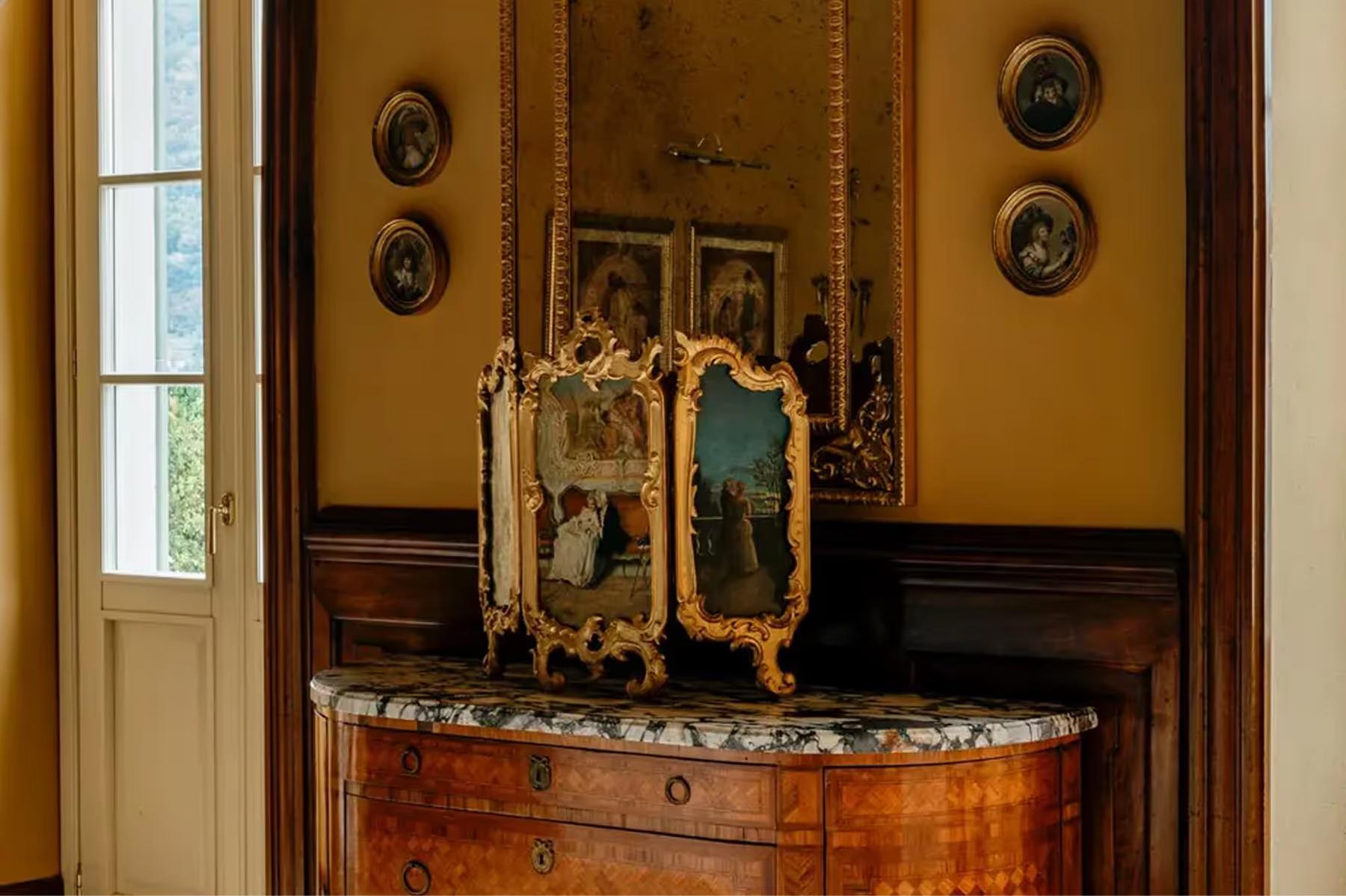 Passalacqua: a console display with ornate gold-framed mirror, portrait busts, and medallions