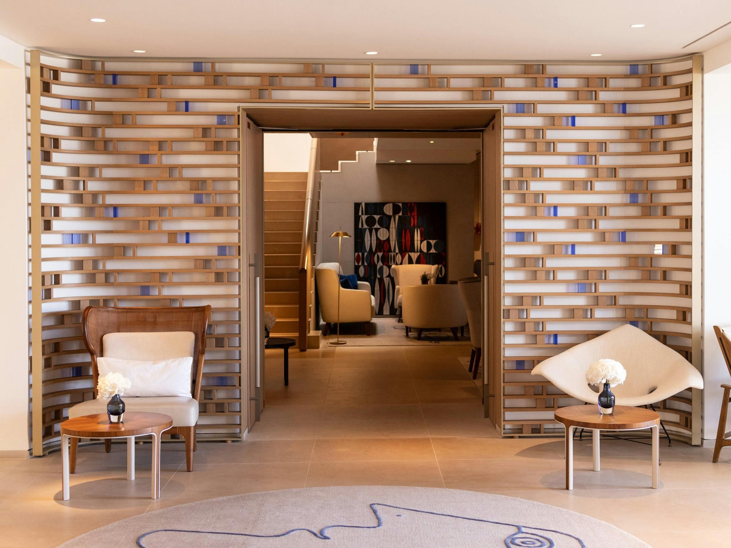 Cheval Blanc St-Tropez: bar lounge with brick feature wall and warm ambient lighting