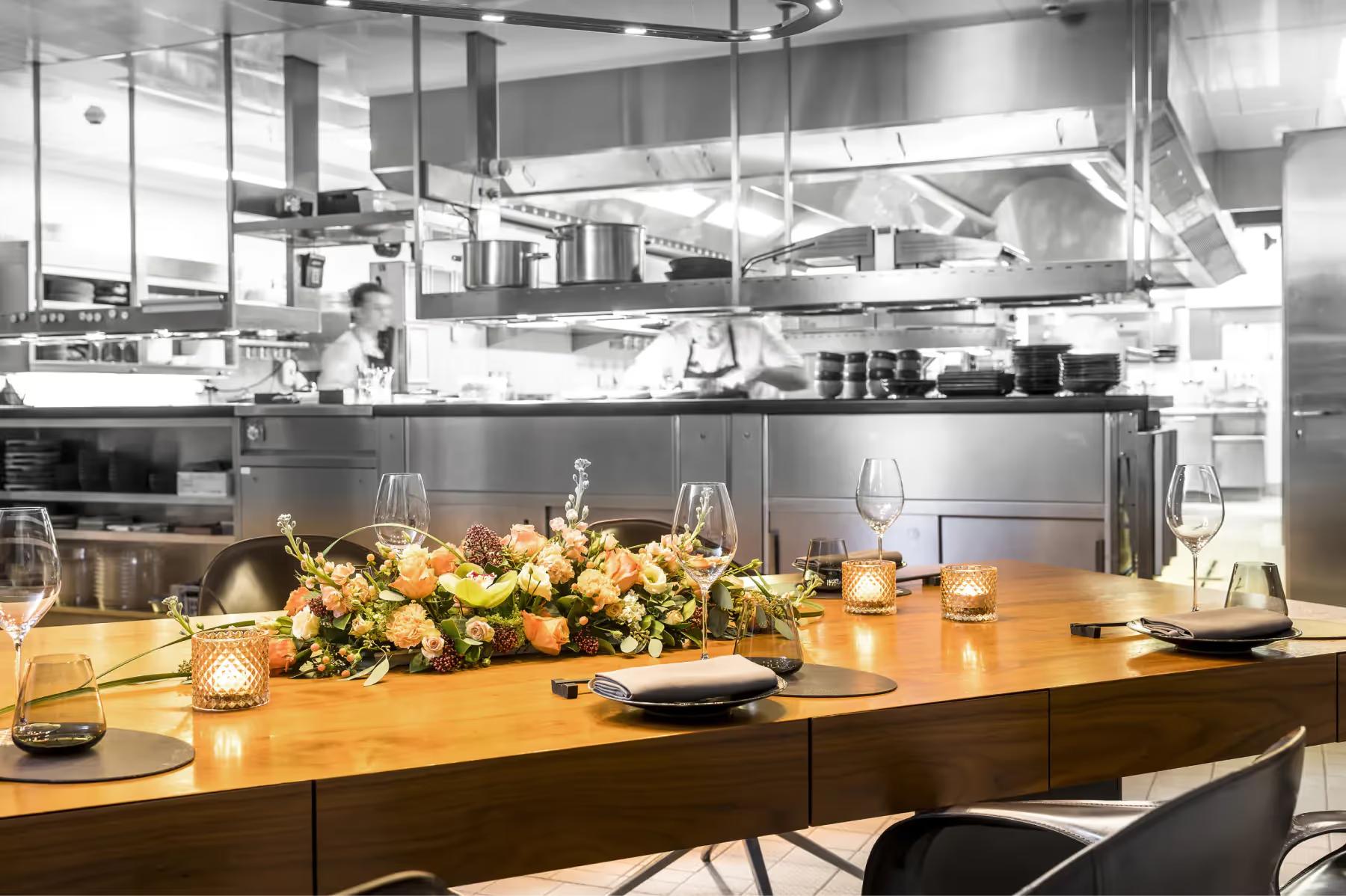 Park Hotel Vitznau: open kitchen counter with chef’s view and fresh flower arrangement