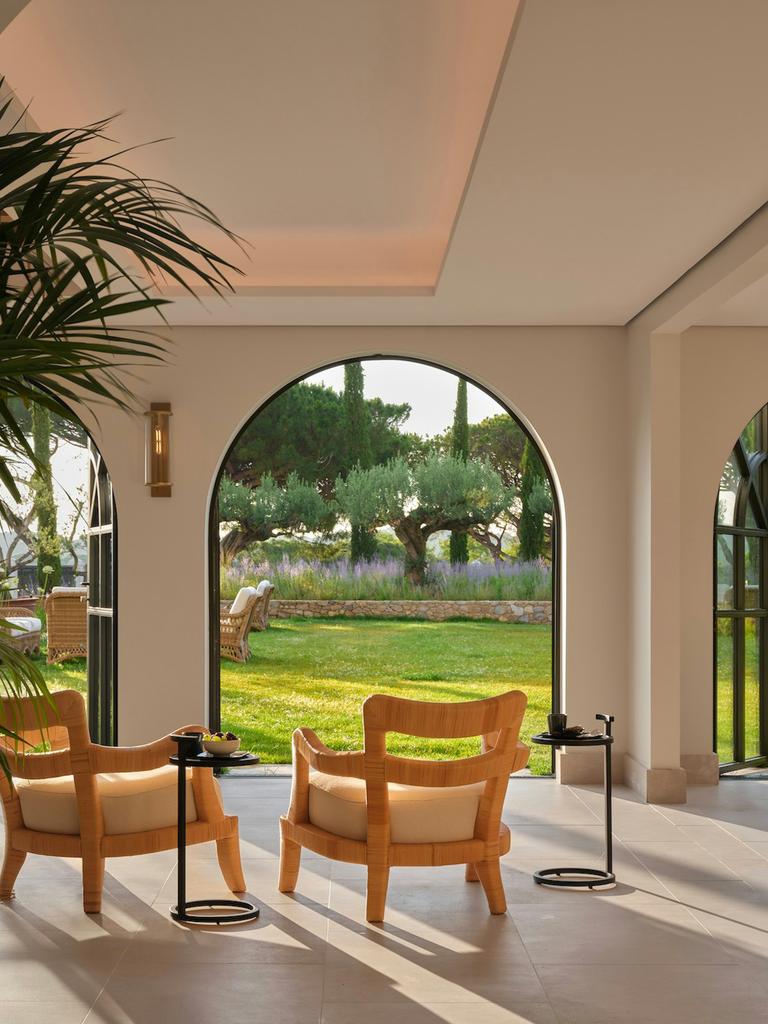 The lounge of the Spa Valmont, open to the gardens