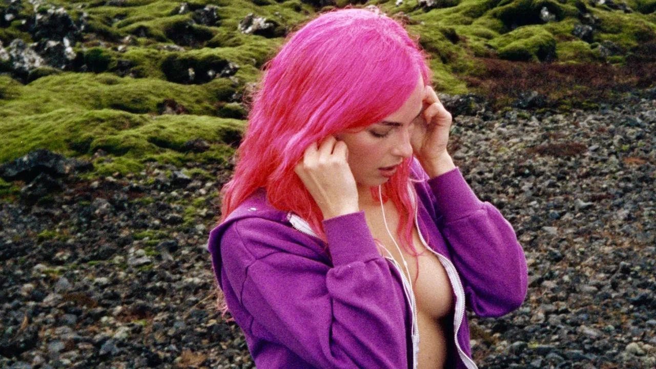 Addison Rae Rebrand TikTok Diet Pepsi Headphones On