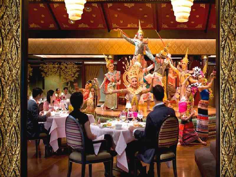 Experience unforgettable local traditions with cyclo rides in Hanoi, Apsara dance performances in Cambodia, and elegant Thai cultural dinners in Bangkok.