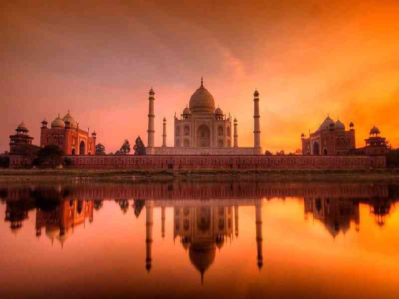 Watch the sunrise over the Taj Mahal