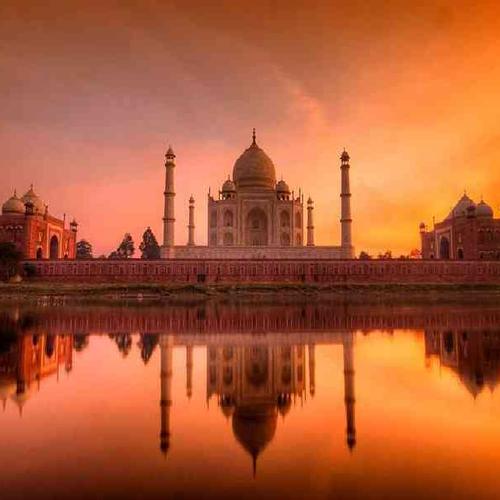 Watch the sunrise over the Taj Mahal Watch the sunrise over the Taj Mahal
