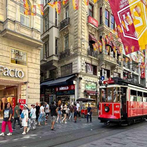 Experience the lively streets and local flavors of Istanbul with an evening street food dinner. Experience the lively streets and local flavors of Istanbul with an evening street food dinner.