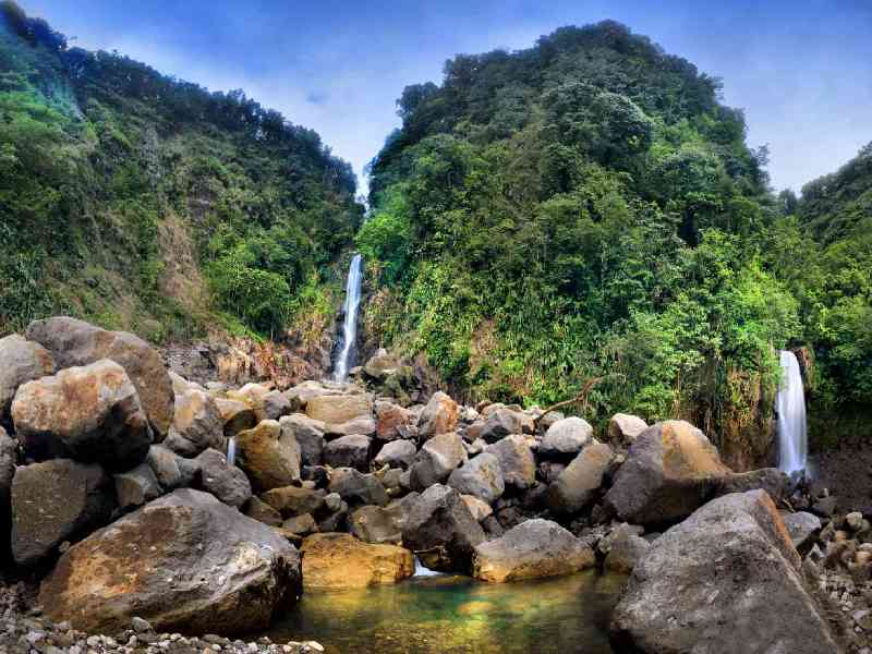 Discover Dominica’s natural beauty with scenic hikes, volcanic crater lakes, and the breathtaking twin Trafalgar Falls.