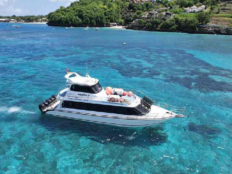 Hop on a speedboat to Nusa Penida island and relax at a beach club
