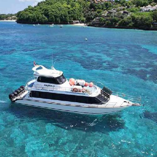 Hop on a speedboat to Nusa Penida island and relax at a beach club Hop on a speedboat to Nusa Penida island and relax at a beach club