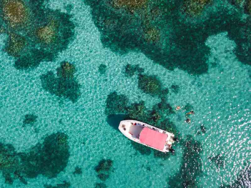 Cruise through the Grand Cul-de-Sac Marin lagoon