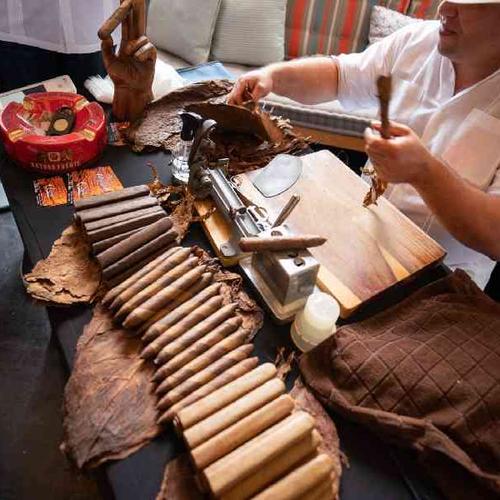 Explore the city’s unique heritage with amber jewelry crafting, cigar-making experiences, and scenic cultural hotspots. Explore the city’s unique heritage with amber jewelry crafting, cigar-making experiences, and scenic cultural hotspots.