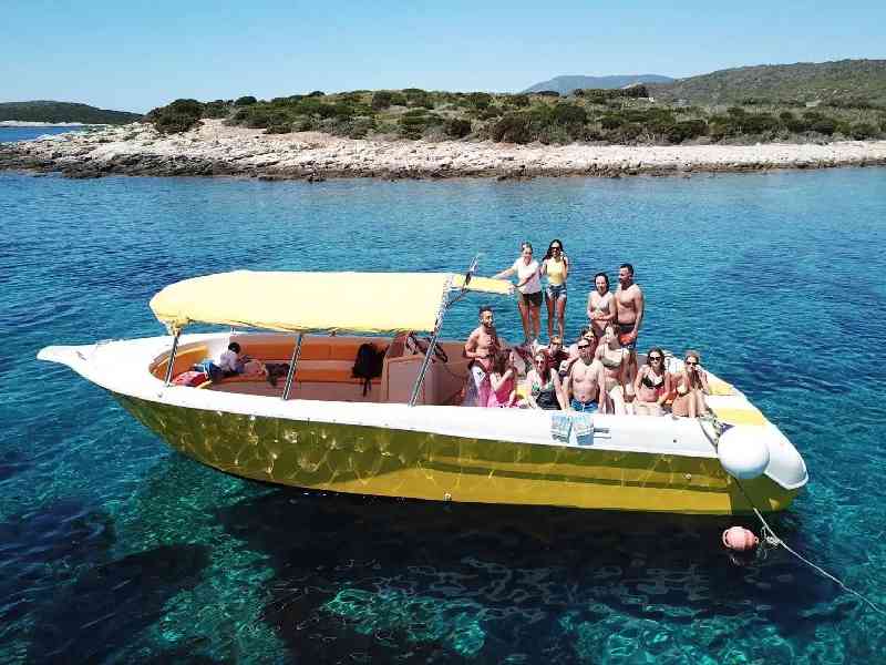 Explore the island of Brač by private speedboat, visiting Bol and its famous Golden Horn beach