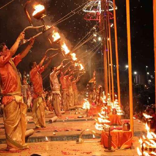 Witness a sacred Aarti ceremony in Varanasi lit by thousands of oil lamps Witness a sacred Aarti ceremony in Varanasi lit by thousands of oil lamps