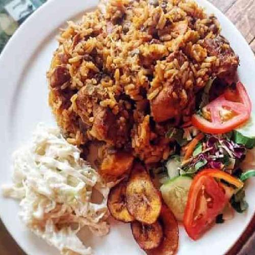 Savor an authentic Caribbean lunch included in the experience Savor an authentic Caribbean lunch included in the experience