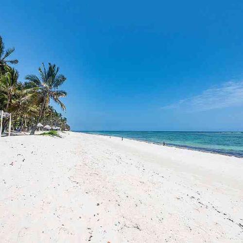 Relax on the white-sand beaches of Diani and discover Swahili coastal culture Relax on the white-sand beaches of Diani and discover Swahili coastal culture