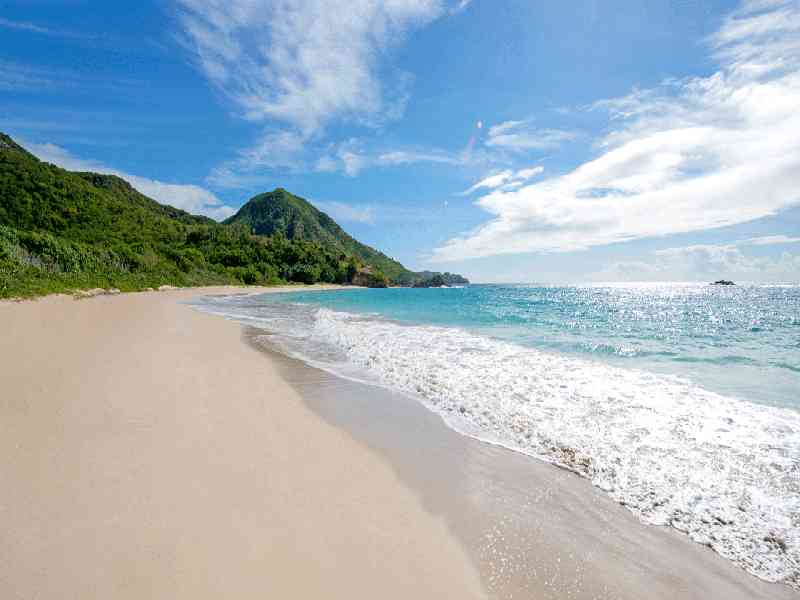 Relax and enjoy beach time at Rendezvous Bay