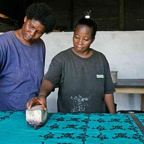 Take part in a batik-making workshop and connect with local artisans and communities Take part in a batik-making workshop and connect with local artisans and communities