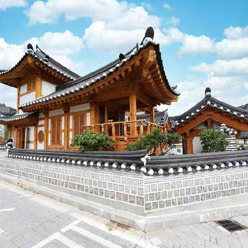 Spend the night in a traditional Hanok Guesthouse Spend the night in a traditional Hanok Guesthouse