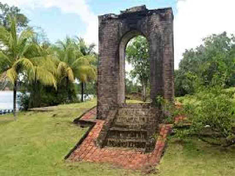 Visit historic Dutch landmarks including Fort Zeelandia and Fort Kyk-Over-Al