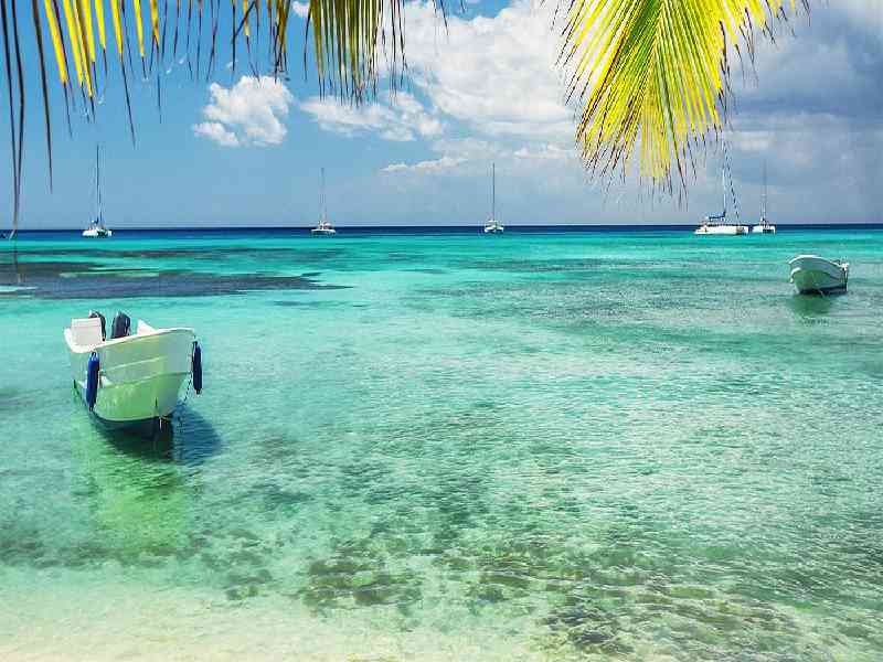 Spend the afternoon relaxing on deck, soaking up the Caribbean sun and breathtaking ocean scenery.