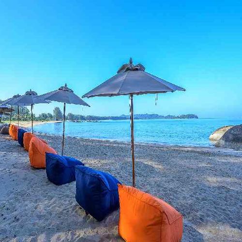 Relax on the pristine beaches of Khao Lak. Relax on the pristine beaches of Khao Lak.