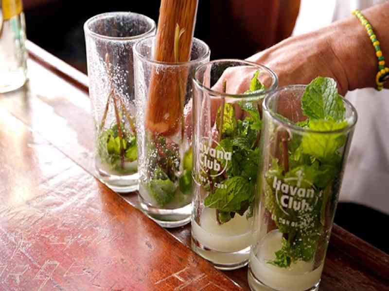 Sip authentic mojitos and daiquiris at the bars where these world-famous cocktails were born.