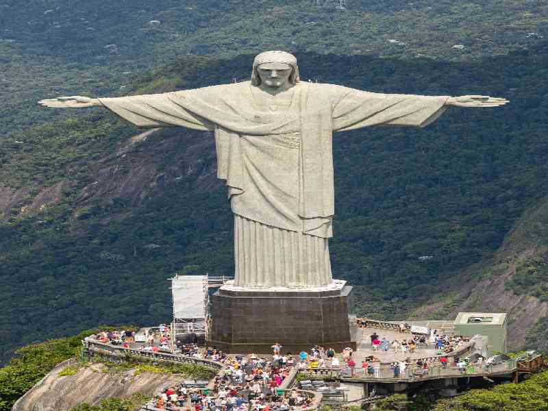 Beat the crowds to Christ the Redeemer for an incredible sunrise view