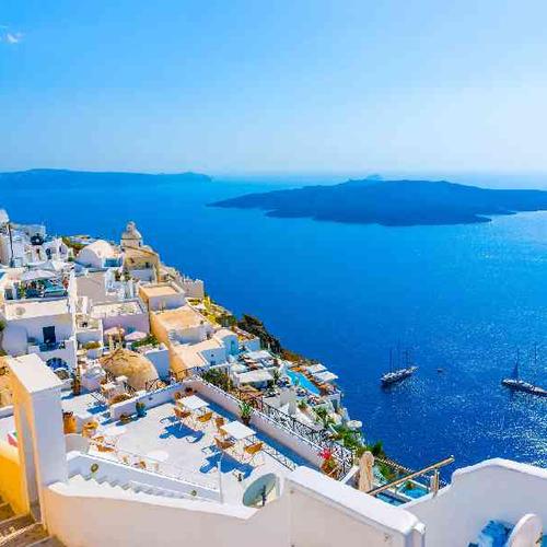 Explore Greece’s white-washed islands of Santorini and Mykonos Explore Greece’s white-washed islands of Santorini and Mykonos
