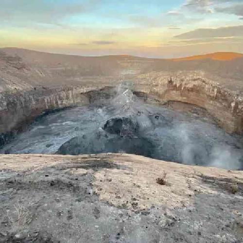 Witness breathtaking landscapes, from endless savannahs and volcanic craters to stunning African sunsets under the stars. Witness breathtaking landscapes, from endless savannahs and volcanic craters to stunning African sunsets under the stars.