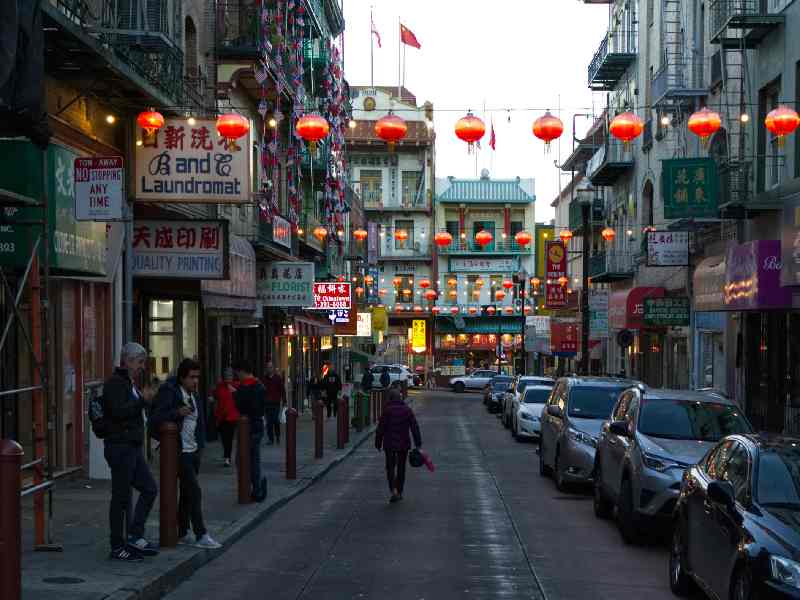 Experience the vibrant culture of Singapore’s Chinatown and Little India.