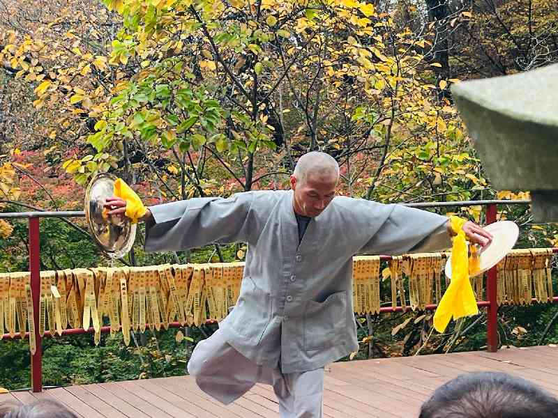 Practice archery and meditate with Buddhist monks at the Golgulsa Temple