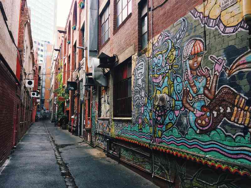 Discover Australia’s iconic highlights, from Melbourne’s vibrant laneways to Sydney Harbour and the Great Barrier Reef.